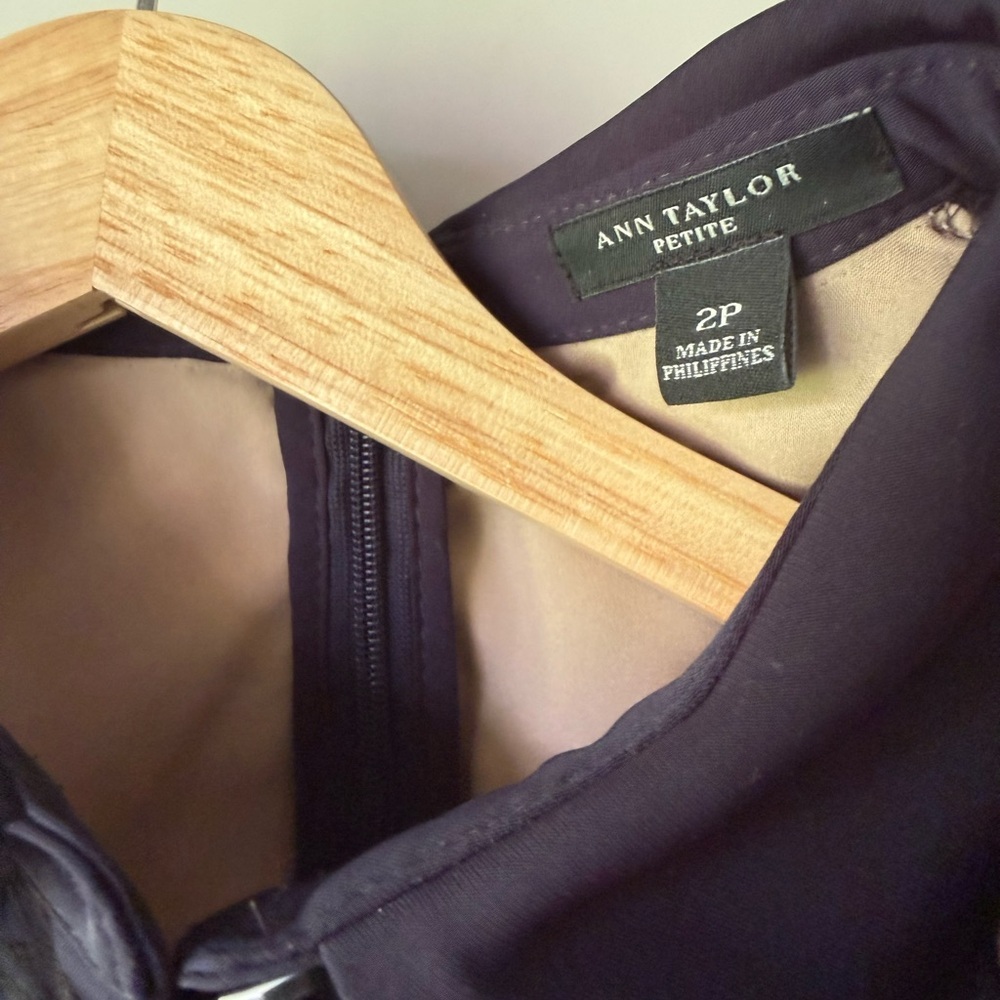 🔥🔥5/$25! Ann Taylor Navy and Black Eyelet Cap Sleeve Dress - Picture 2 of 8